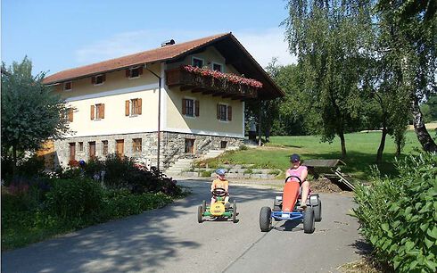 Kinder auf dem Ferienhof Pflaumermühle Kinder auf dem Ferienhof Pflaumermühle